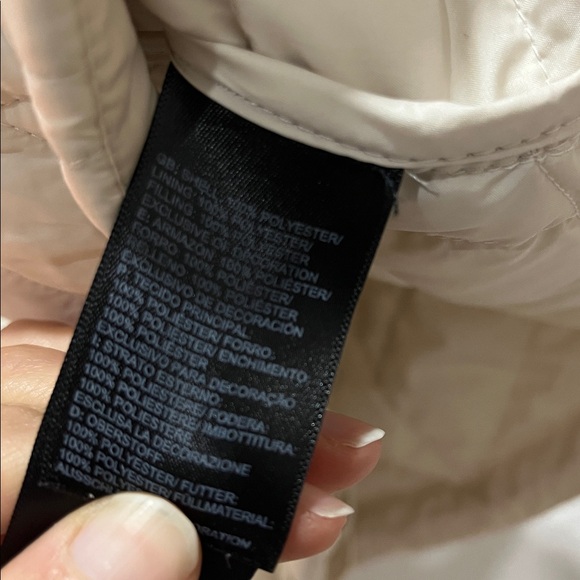 The North Face Women's Off-White Quilted Puffer Jacket - Picture 6 of 9